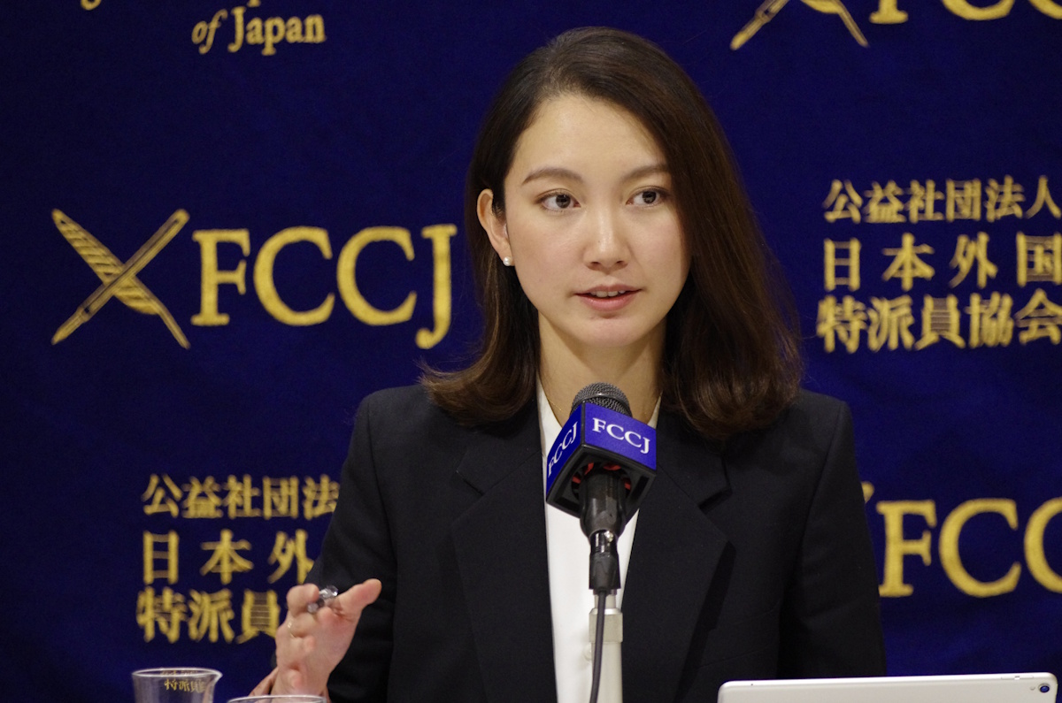 Itō Shiori speaking at the Foreign Correspondents Club of Japan in 2019.